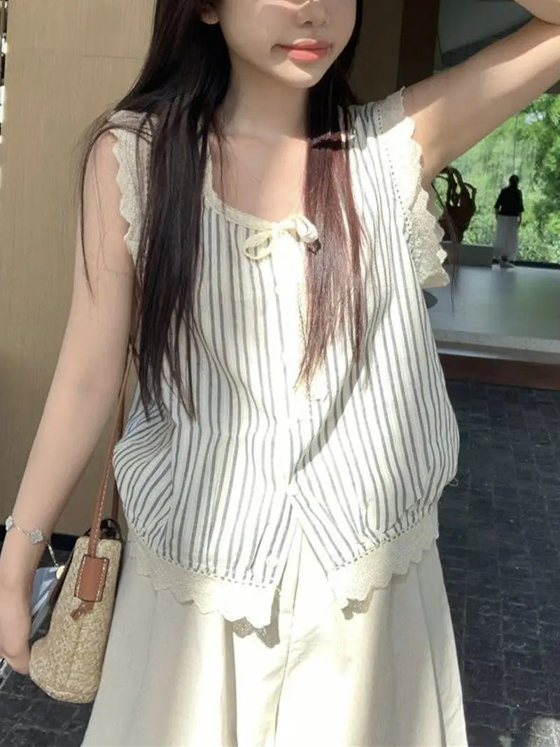 Women'S French Vintage Striped Sleeveless Blouse with Contrast Lace Trim - Casual Summer Top, Round Neck, Button Front, Lightweight & Breathable Fabric